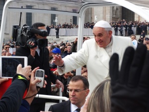 Папа Франциск пристига на посещение в Египет като "поклоник на мира"