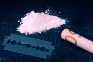 Затворник въртял наркобизнес с марихуана и амфети в Черница