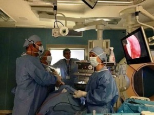 Български лекари направиха уникална операция на 8-месечно момиченце