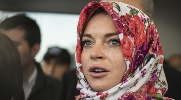 Лоън официално се обърна към исляма, показаха я по буркини в Тайланд (СНИМКИ)