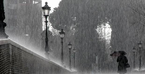 Оранжев код за обилни валежи в 20 области в страната