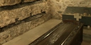 Руши се историческата костница в Клисура
