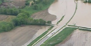 Двама загинаха, а над 100 бяха спасени от наводнение в Мисури (СНИМКИ)