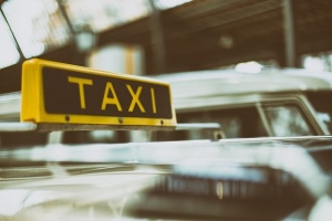 Пътничка в такси е в болница след катастрофа в Русе