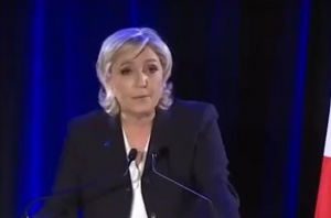Обвиниха Льо Пен в плагиатство, крала пасажи от речта на Фийон
