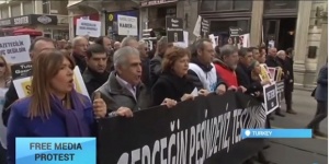 В Деня на свободата на медиите, журналисти на протест срещу цензурата в Турция