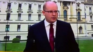 Премиерът на Чехия се отказа да подава оставка