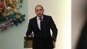 Румен Радев назначи двама служебни министри за свои секретари