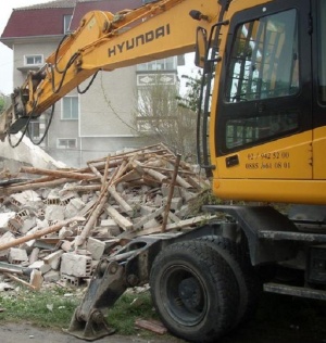 Събориха 50 незаконни павилиона в „Столипиново“