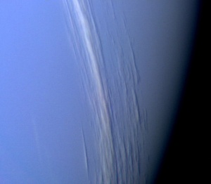 Примитивна атмосфера обгръща екзопланета, подобна на Нептун