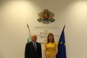Ангелкова се срещна с колега от Азербайджан