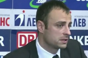 Бербатов: Няма как да спра да играя (ВИДЕО)