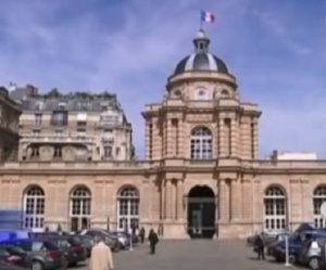 Френското правителство провежда първото си заседание