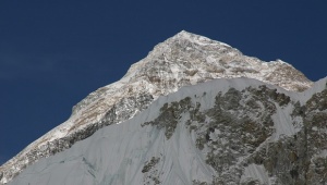 Трима загинаха и един в неизвестност на Еверест