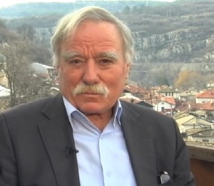 Приеха в болница първия български космонавт