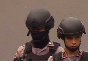 Властите в Индонезия арестуваха 141 души за участие в "гей парти" в сауна