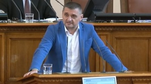 Кирил Добрев напусна окончателно парламента
