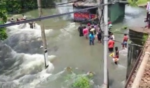 Наводнения и свлачища в Шри Ланка взеха живота на 91 души (СНИМКИ)