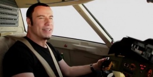 Траволта подари своя любим самолет на австралийски музей