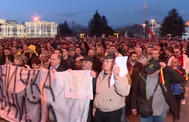 Продължават протестите в Македония