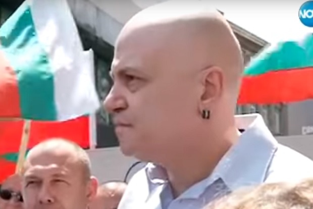 Втори ден протест на Слави срещу депутатите