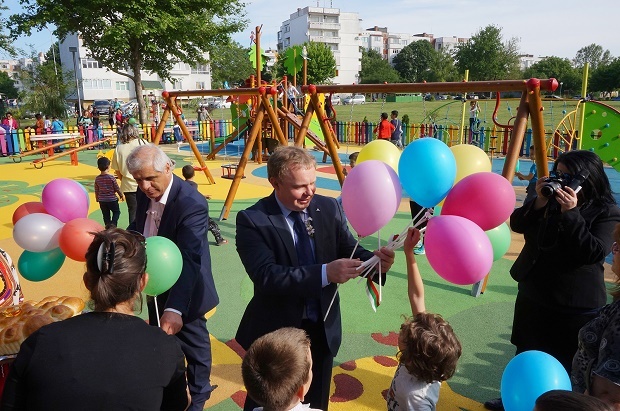 Децата в Козлодуй ще играят на модерна и безопасна площадка