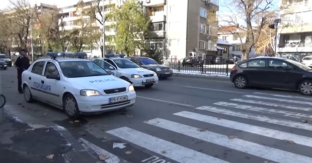 Неизвестен стреля по два автобуса в Пловдив