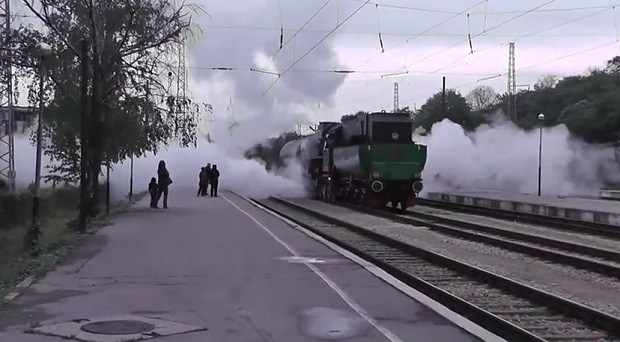 Празнична атракция с парен локомотив за 24 май