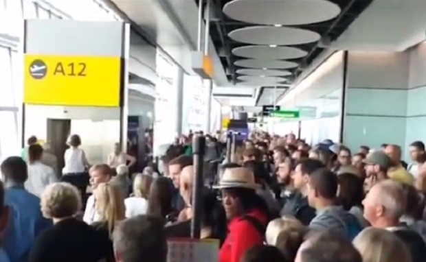 Продължава хаосът по британските летища