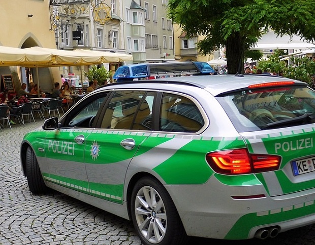 Затвориха основна улица в Берлин заради подозрителна кола