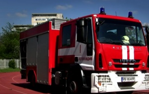 Задимен e участък от "Тракия" заради пожара в завода за отпадъци