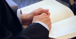 Свещеник от Ню Йорк: Господи, умолявам те да се събудя жена