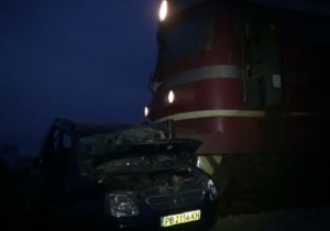 Влак блъсна кола край Пловдив
