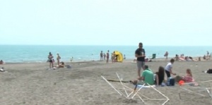 Триковете на наематели на плажове започнаха още със старта на летния сезон