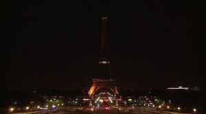 Изгасиха светлините на Айфеловата кула заради Лондон