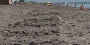 Един от най-големите плажове на юг –  мръсен и опасен