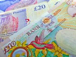 Вследствие на изненадващия резултат, британският паунд поевтиня с три цента спрямо долара