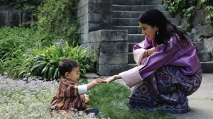 Принцът на Бутан става все по-голям и сладък