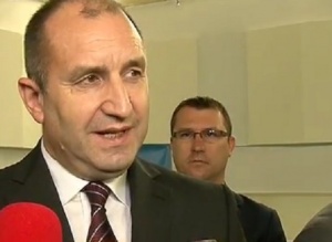 Румен Радев: Абсурдно е окарикатуряването на Хитлер да бъде приравнявано с флирта с нацизма