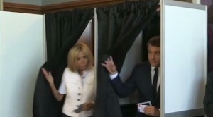 Франция се готви за втория тур на парламентарните избори