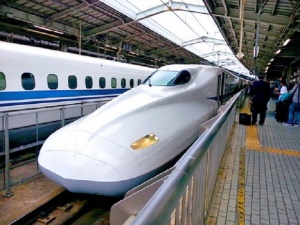 Влакове-стрела заседнаха в Токио