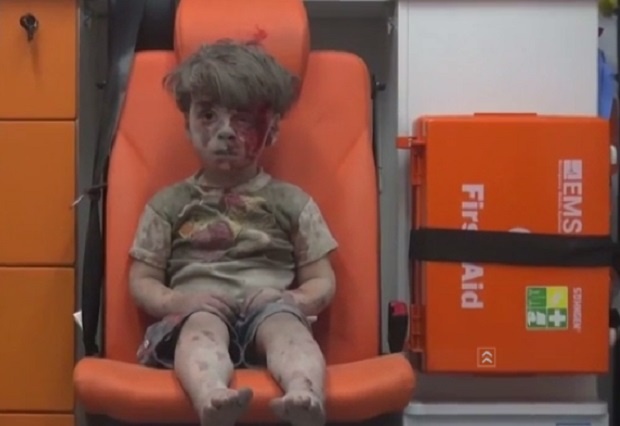 Година по-късно - изплашеното и окървавено момченце от Алепо (ВИДЕО)