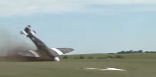 Самолет от Втората световна се е разбил по време на авиошоу (ВИДЕО)