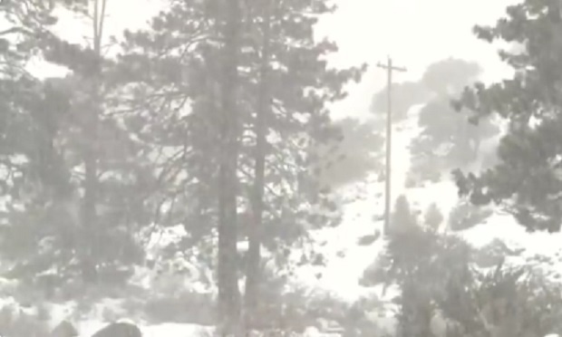Необичаен юнски сняг зарадва скиори и сноубордисти в Калифорния (ВИДЕО)