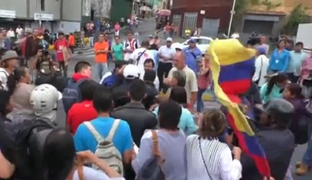 Бомбички и бутилки със запалителна смес на пореден антиправителствен протест във Венецуела