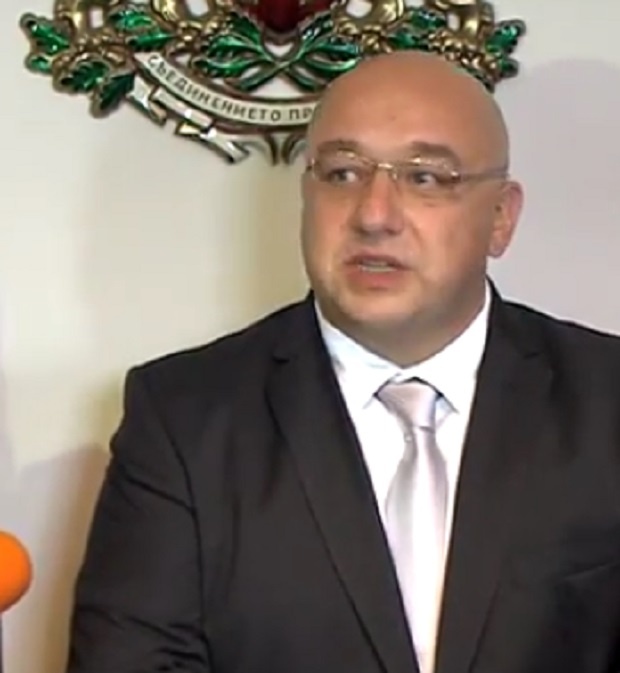 Красен Кралев лустроса благотворителния мач в социалната мрежа