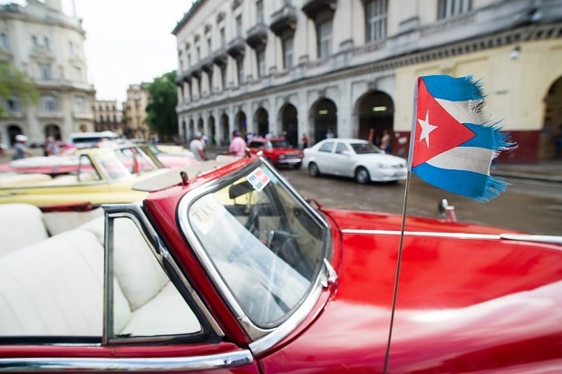 Тръмп връща ограниченията върху търговията и пътуванията до Куба
