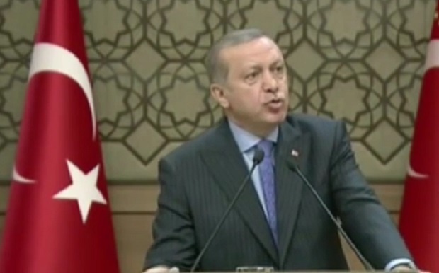 Bloomberg: Ердоган рискува икономиката на страната си