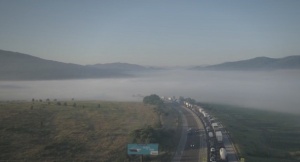 Трафикът край Ихтиман минава в платното за Бургас