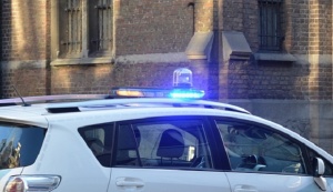 Автомобил се вряза в полицейска кола в САЩ
